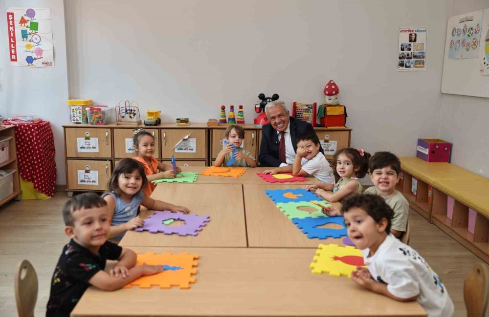 NİLÜFER BELEDİYESİ, AÇTIĞI KREŞLERLE MODERN VE ÇAĞDAŞ EĞİTİM İMKANI SAĞLARKEN, BU YIL İLÇEYE 6 YENİ KREŞ DAHA KAZANDIRMAYI PLANLIYOR. İHSANİYE MAHALLESİ’NDE İNŞA EDİLEN NİLÜFER BELEDİYESİ SERPİL BAKGÖR KREŞİ’NİN EYLÜL AYINDA HİZMETE GİRMESİ HEDEFLENİYOR. DİĞER 5 KREŞ İÇİN DE ÇALIŞMALAR DEVAM EDİYOR. (İHA/BURSA-İHA)